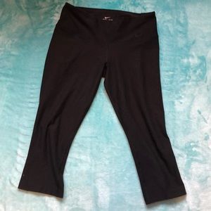 S Black Nike Capris